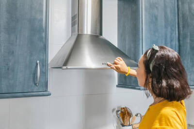 Nettoyer hotte inox : Comment faire briller votre hotte aspirante en inox ?