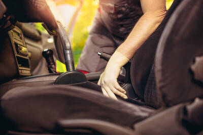 ​Comment nettoyer sa voiture avec une shampouineuse ?